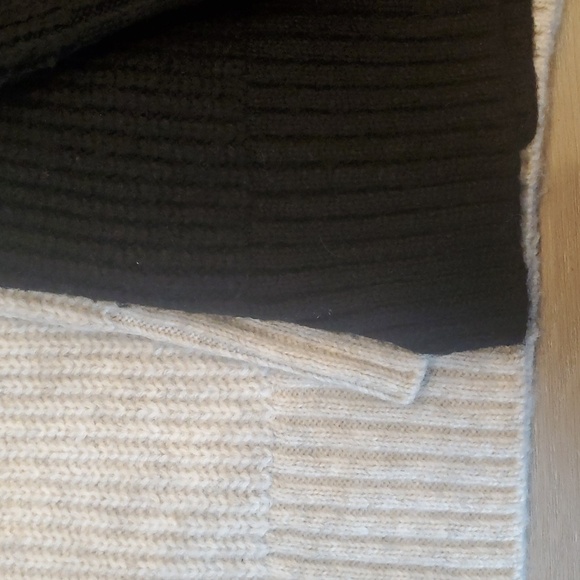 Cozy Black and Cream Nine West Turtleneck Sweaters. Size M - Picture 4 of 6